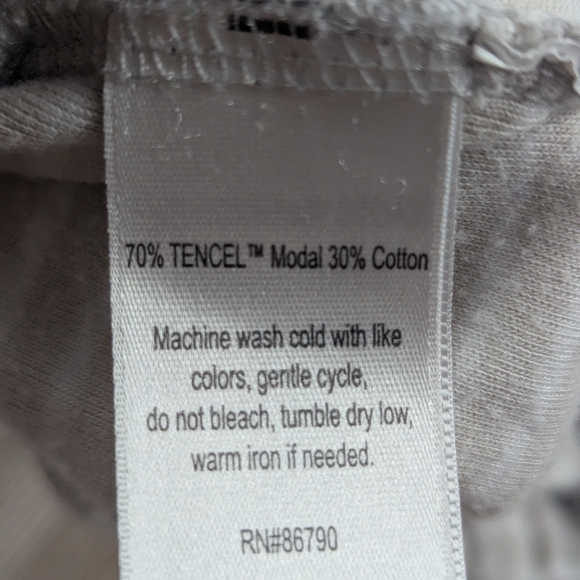 The Company Store 2-piece Pajama Set Size Small One Stain On Leg - Picture 10 of 15